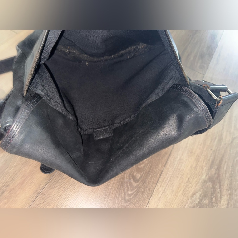 Danier black Leather Messenger Bag - Picture 8 of 9